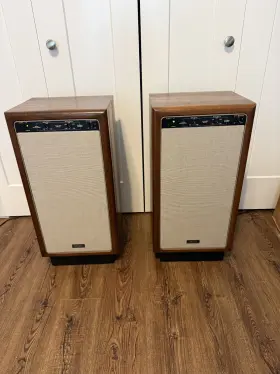 00249 ADVENT Loudspeakers Updated