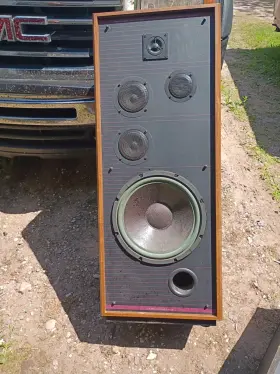 D9500C AMERICAN ACOUSTICS Floor Speakers Bass Coupling