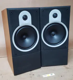 DM1600 B-W Legendary Bookshelf Speakers