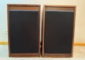 211R CERWIN-VEGA Speakers Solid Wood