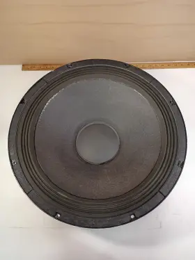 C18B109 CERWIN-VEGA Woofer