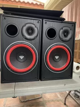 E-208 CERWIN-VEGA Bookshelf Speakers E-208 CERWIN-VEGA Bookshelf Speakers