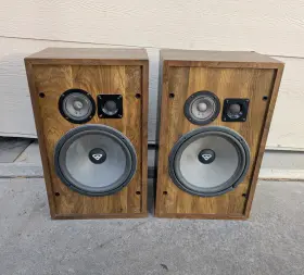 U123 CERWIN-VEGA Hed Speakers