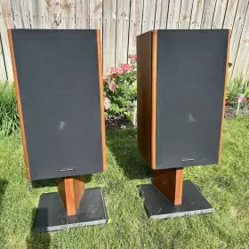 M905 DAHLQUIST Floor Speakers Stands M905 DAHLQUIST Floor Speakers Stands