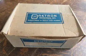 69F3W ELECTRONIC Nos Oaktron Speakers