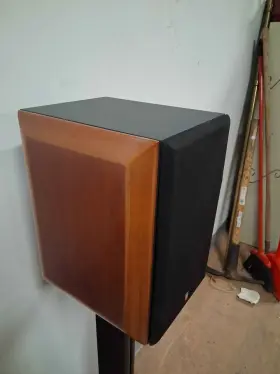 SP3254 KEF Rdm Wooden Loudspeaker