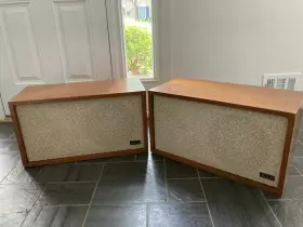 2050-2051 KLH Speakers