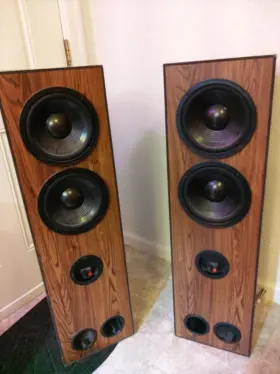 8840 KLH Floor Sngle Speaker #2