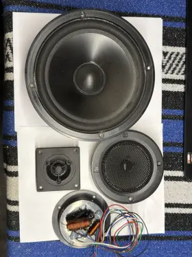 AV830 KLH Speaker Set Woofer Midrange Tweeter Crossover AV830 KLH Speaker Set Woofer Midrange Tweeter Crossover