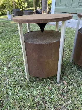 2W22-148A Round Floor Speakers Table Set Lloyd #3