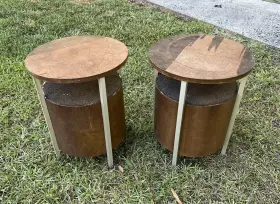 2W22-148A Round Floor Speakers Table Set Lloyd
