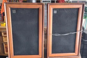 1S8732 MAGNAVOX Set Floor Speakers
