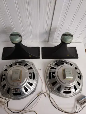 581013 MAGNAVOX Woofers Horn Tweeters Crossovers Set 581013 MAGNAVOX Woofers Horn Tweeters Crossovers Set