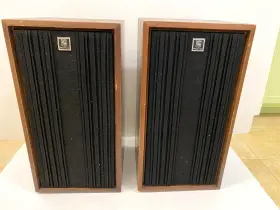 S-8753 MAGNAVOX Air Suspension Speakers Woofer Wood Cabinet #2 S-8753 MAGNAVOX Air Suspension Speakers Woofer Wood Cabinet #2