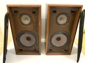 S-8753 MAGNAVOX Air Suspension Speakers Woofer Wood Cabinet #3 S-8753 MAGNAVOX Air Suspension Speakers Woofer Wood Cabinet #3