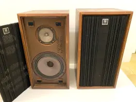 S-8753 MAGNAVOX Air Suspension Speakers Woofer Wood Cabinet S-8753 MAGNAVOX Air Suspension Speakers Woofer Wood Cabinet