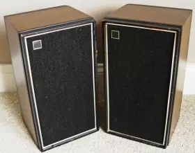 S-8762 MAGNAVOX Air Suspension Speakers S-8762 MAGNAVOX Air Suspension Speakers