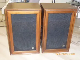 S18732 MAGNAVOX Stereo Speakers Classic Wood Cabinet
