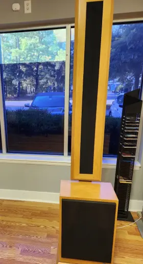 XRT18 MCINTOSH Speakers Stand Sound Great XRT18 MCINTOSH Speakers Stand Sound Great
