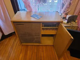 13KT15 MOTOROLA Tube Record Player Radio Jensen Speakers
