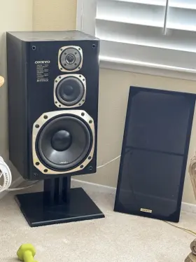 D77XX ONKYO Speakers