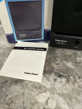 32-2040 RADIOSHACK Radio Mini Amplified Speaker #3 32-2040 RADIOSHACK Radio Mini Amplified Speaker #3