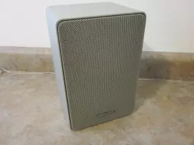 40-2035A RADIOSHACK Single Radio Realistic Bookshelf Speaker
