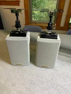 40-2076 RADIOSHACK Radio Optimus Pro Mesh Mounts