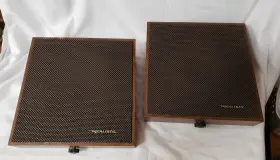 2011A REALISTIC Radio Wall Mount Speakers 2011A REALISTIC Radio Wall Mount Speakers