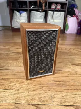 SOLO-8 REALISTIC Wood Grain Bookshelf Speaker SOLO-8 REALISTIC Wood Grain Bookshelf Speaker