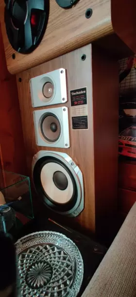 2725 TECHNICS Floor Speaker 2725 TECHNICS Floor Speaker