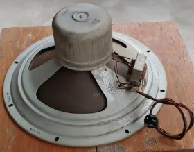 49B416 ZENITH Field Coil Speaker Radio