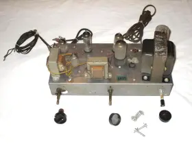 5B29 ZENITH Console Chassis Watts Ampere Knobs 5B29 ZENITH Console Chassis Watts Ampere Knobs